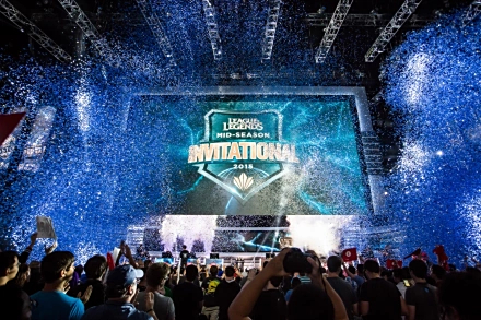 Faker与Uzi领衔英雄联盟职业选手：全球总决赛冠军的电子竞技传奇-电竞牛官网